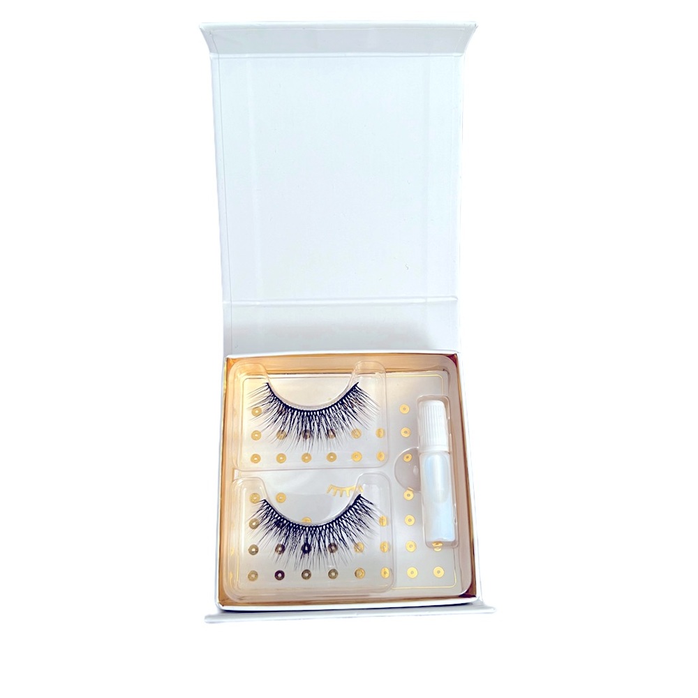 Brand New, Never Used Battington Lashes 3D Silk False Eyelashes: Harlow